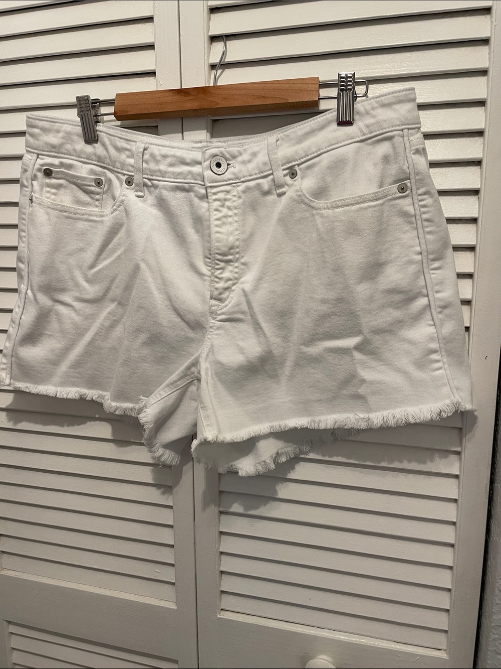 Vineyard Vines White Frayed Hem Denim Cutoff Shorts